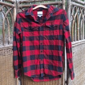 🍀3/15 American Eagle Outfitters Red and Black Button Down Shirt